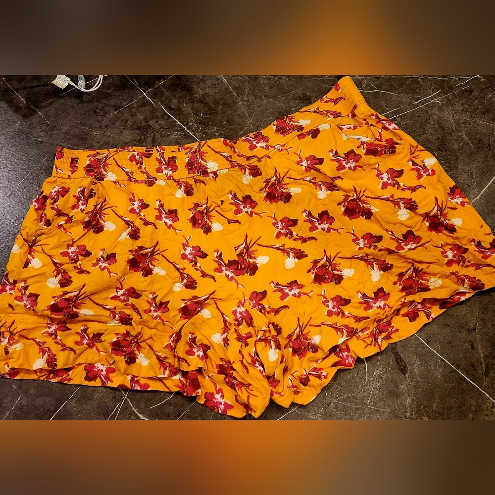 ✨️Lane Bryant Orange and Red Floral Shorts